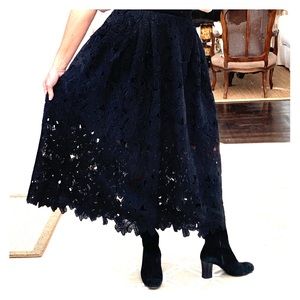 Carmen Marc Valvo black flowerlace long skirt